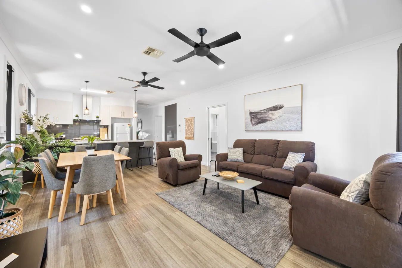 Largs Tides—Modern Stay Between Beach & Dining 7