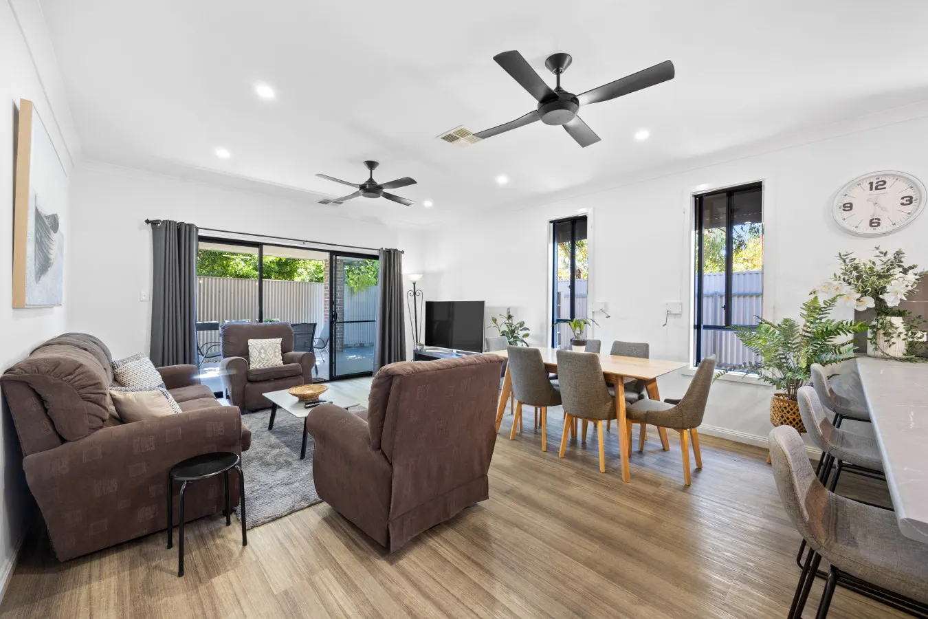 Largs Tides—Modern Stay Between Beach & Dining 8