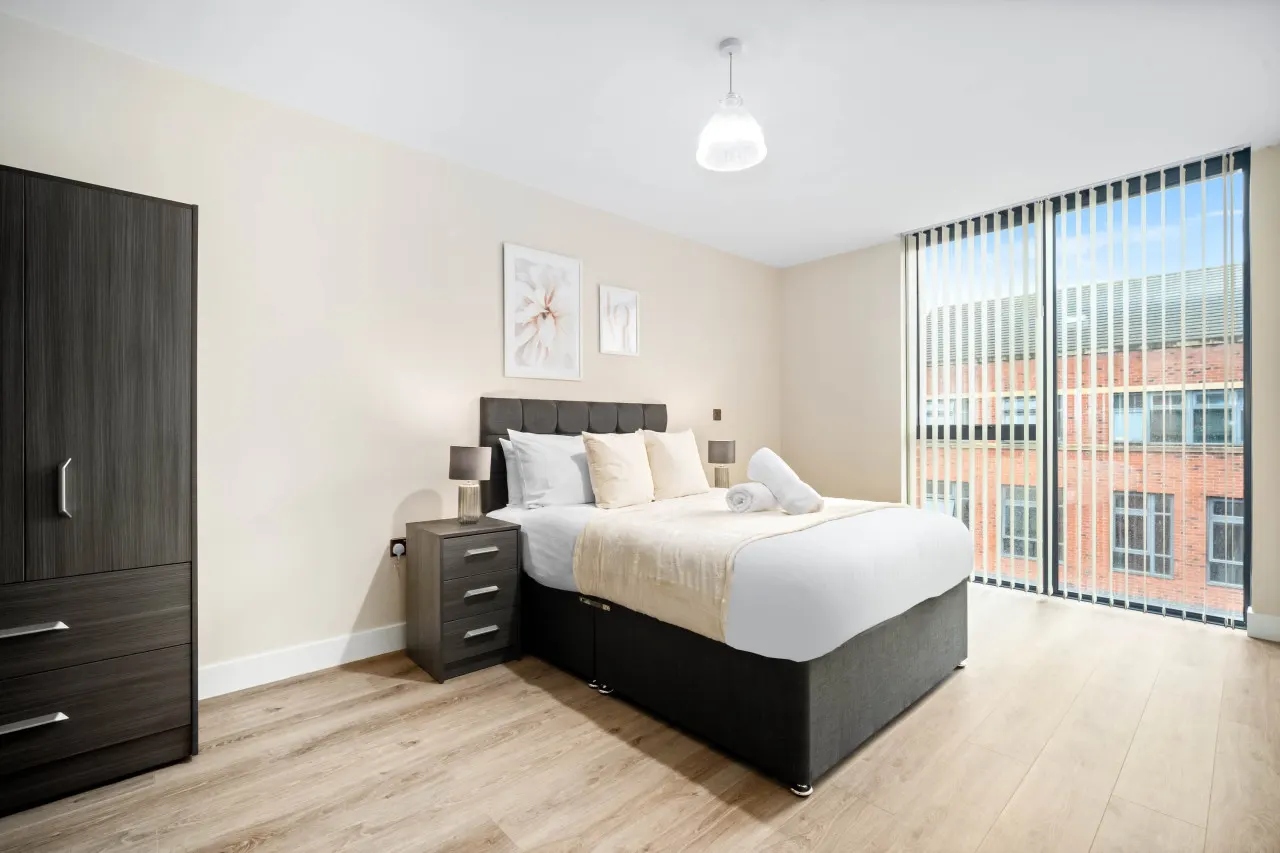 Stylish 2 Bed Apartment - Smart TV - WIFI - Jewellery Quarter 10A 2