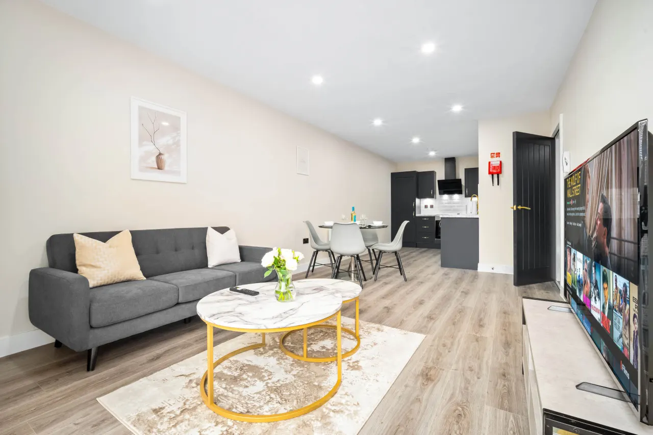 Stylish 2 Bed Apartment - Smart TV - WIFI - Jewellery Quarter 10A 6