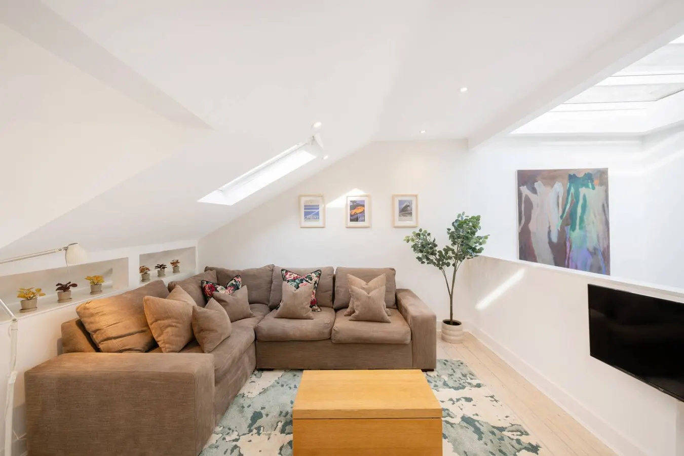 Luxury Penthouse in Maida Vale with Fast Wi-Fi 7