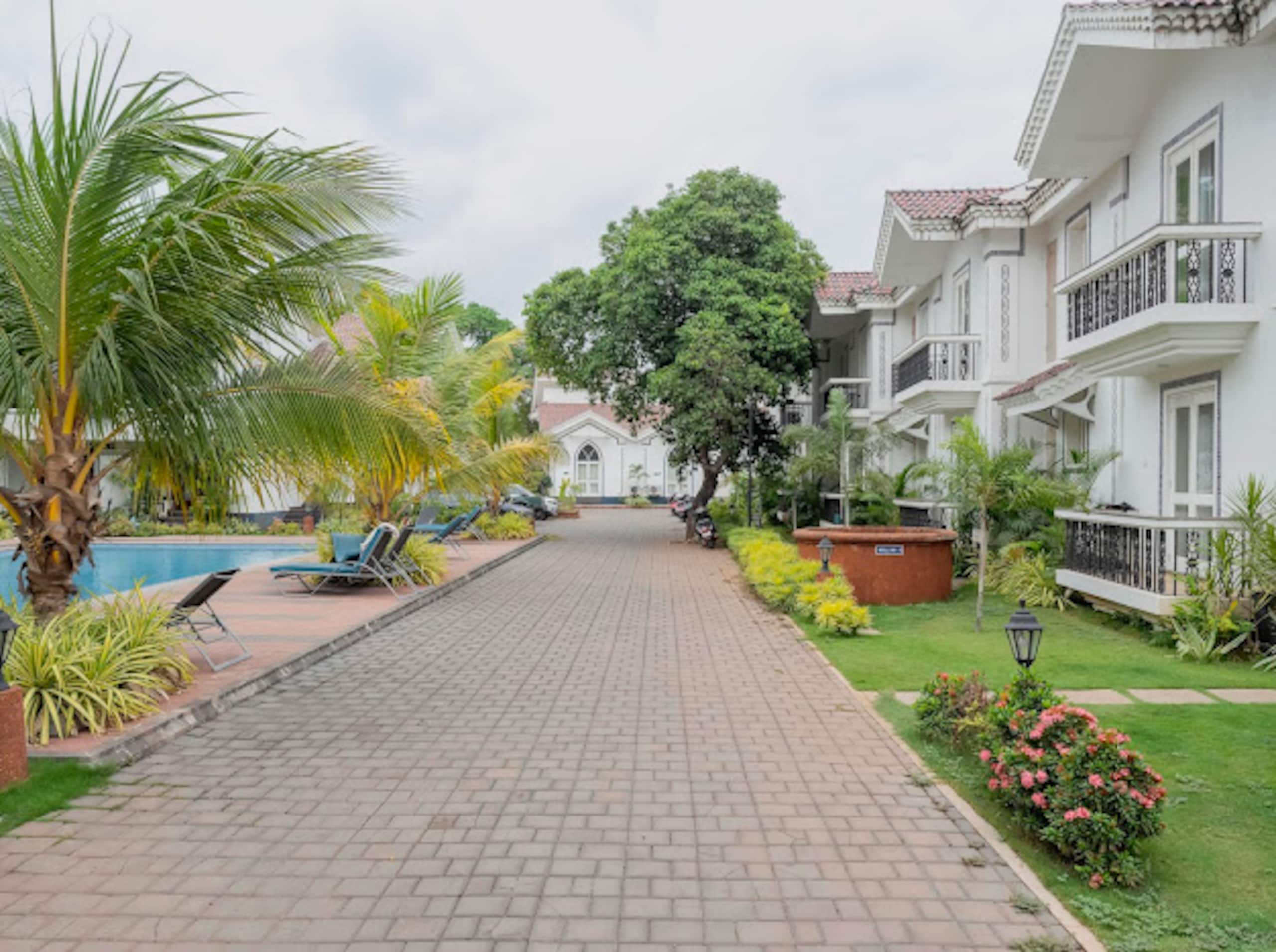 600 sq ft studio in the heart of Siolim with pool 34