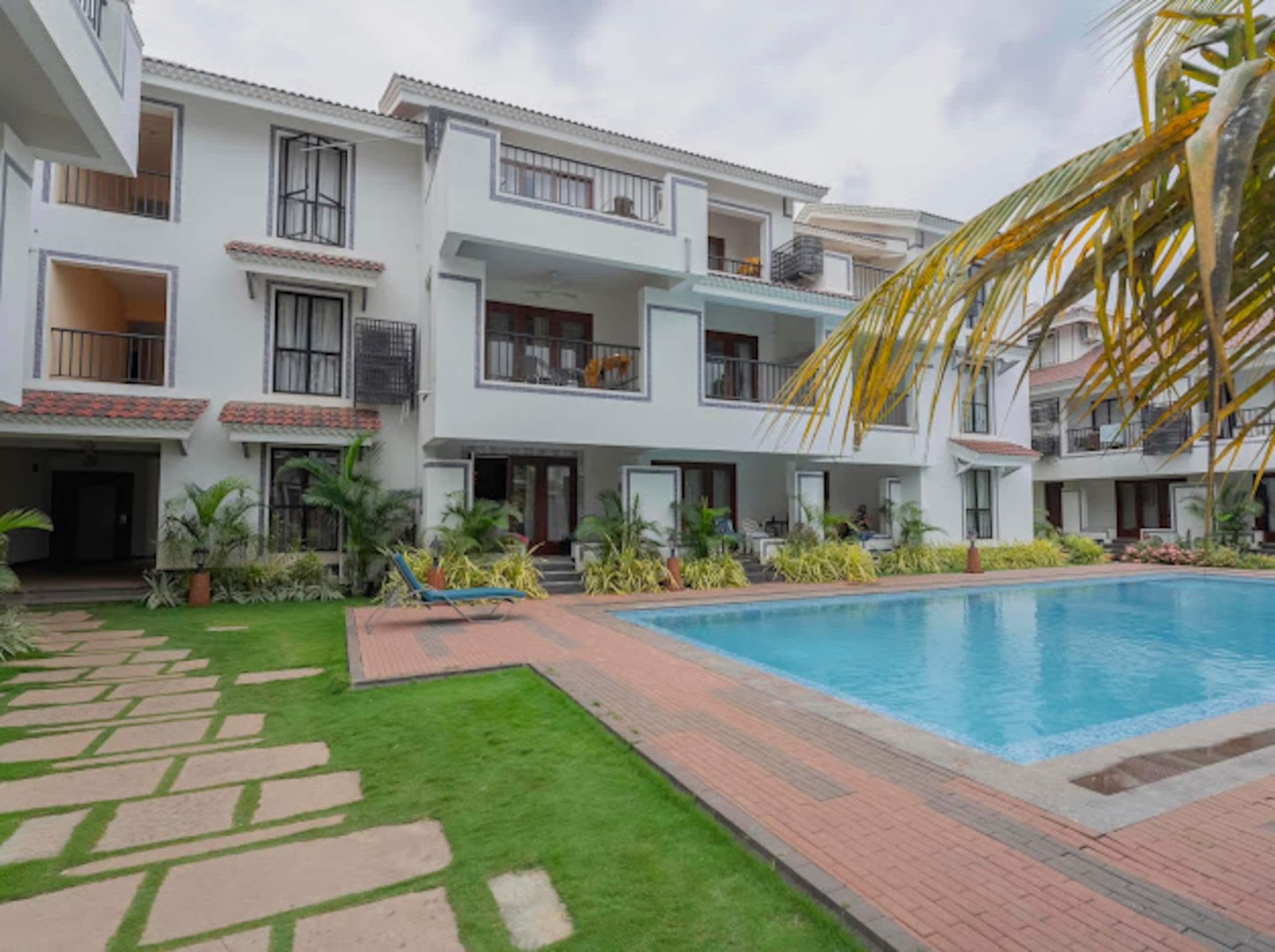 600 sq ft studio in the heart of Siolim with pool 30