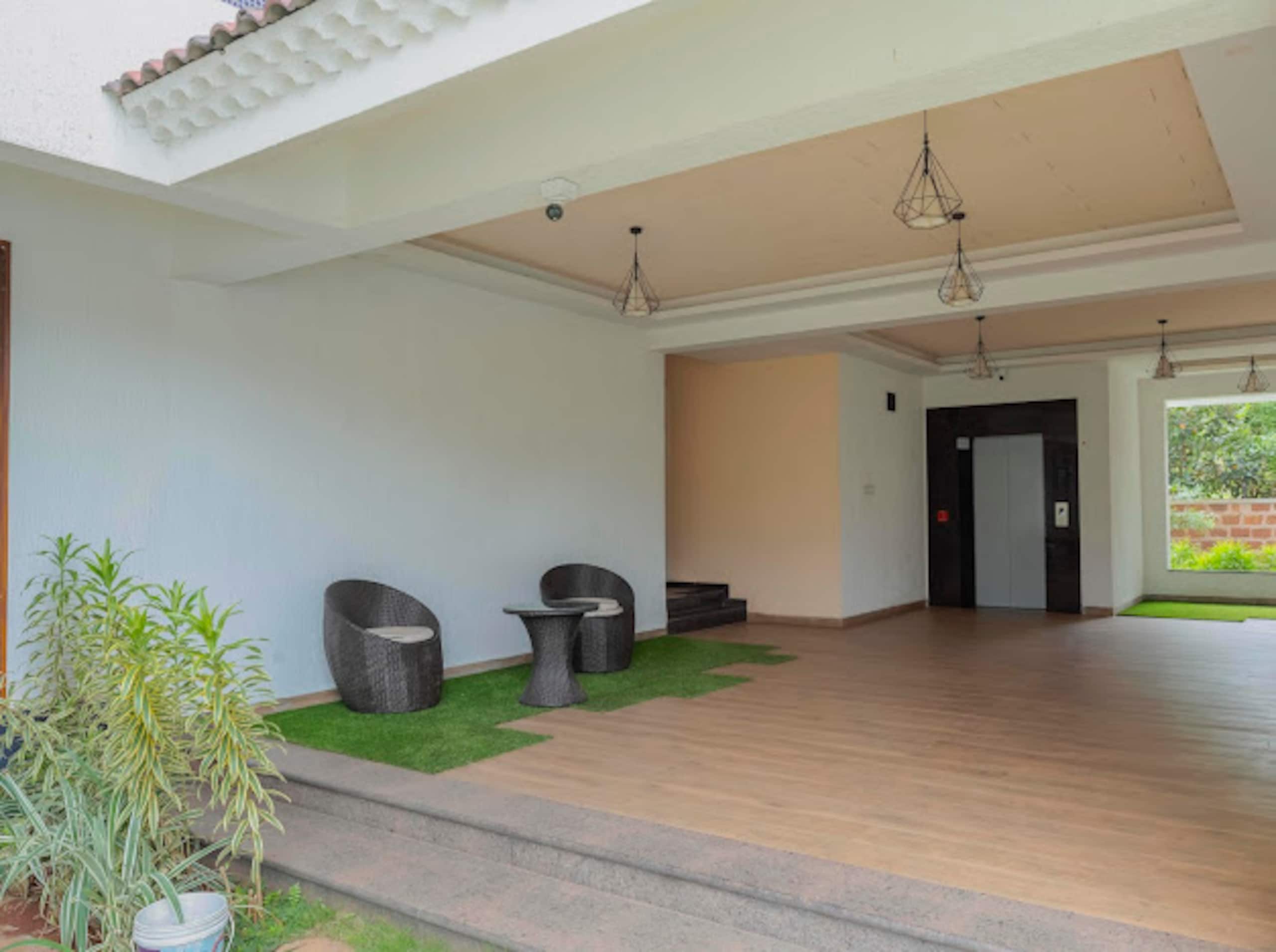 600 sq ft studio in the heart of Siolim with pool 33
