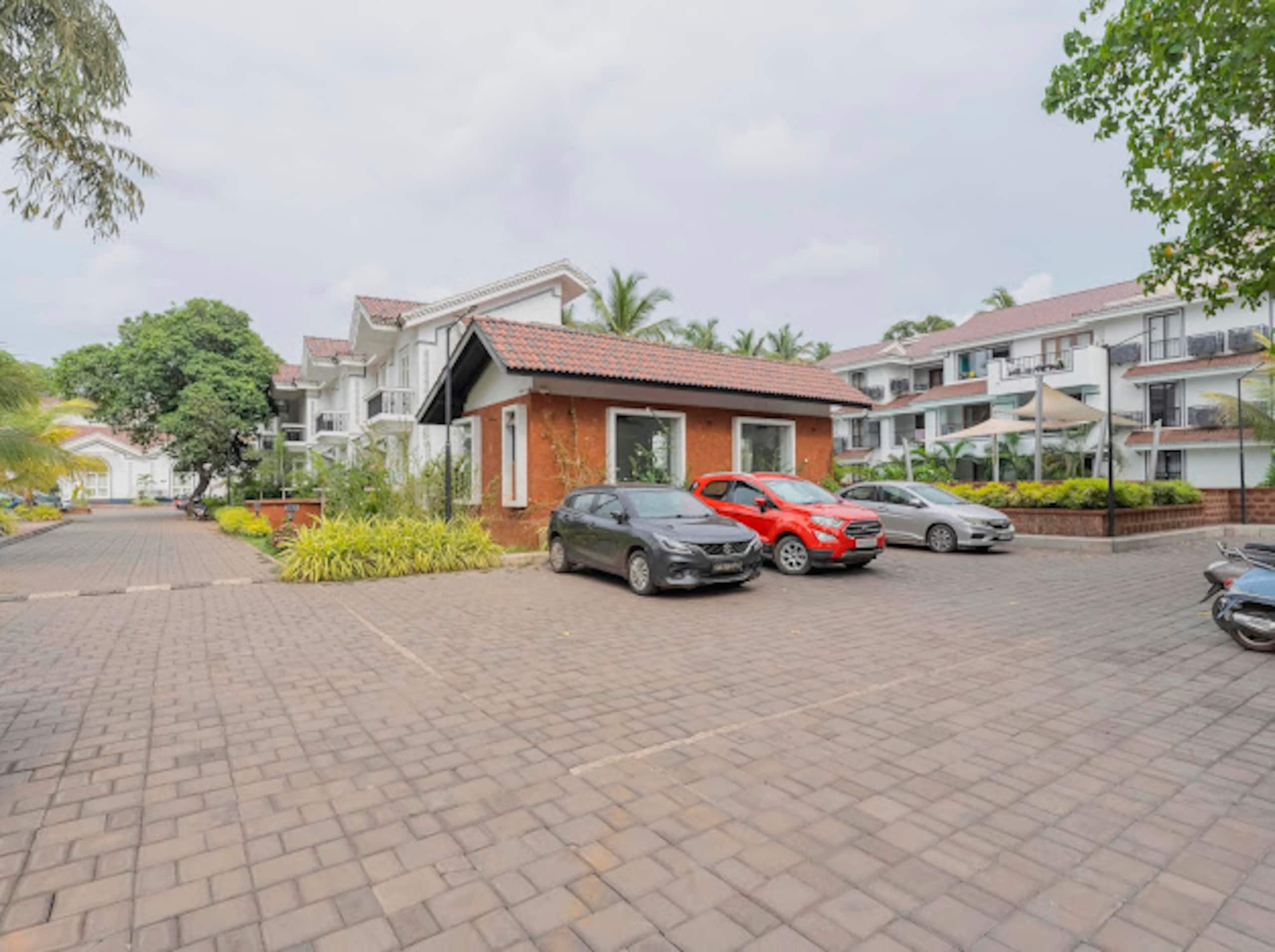 600 sq ft studio in the heart of Siolim with pool 32
