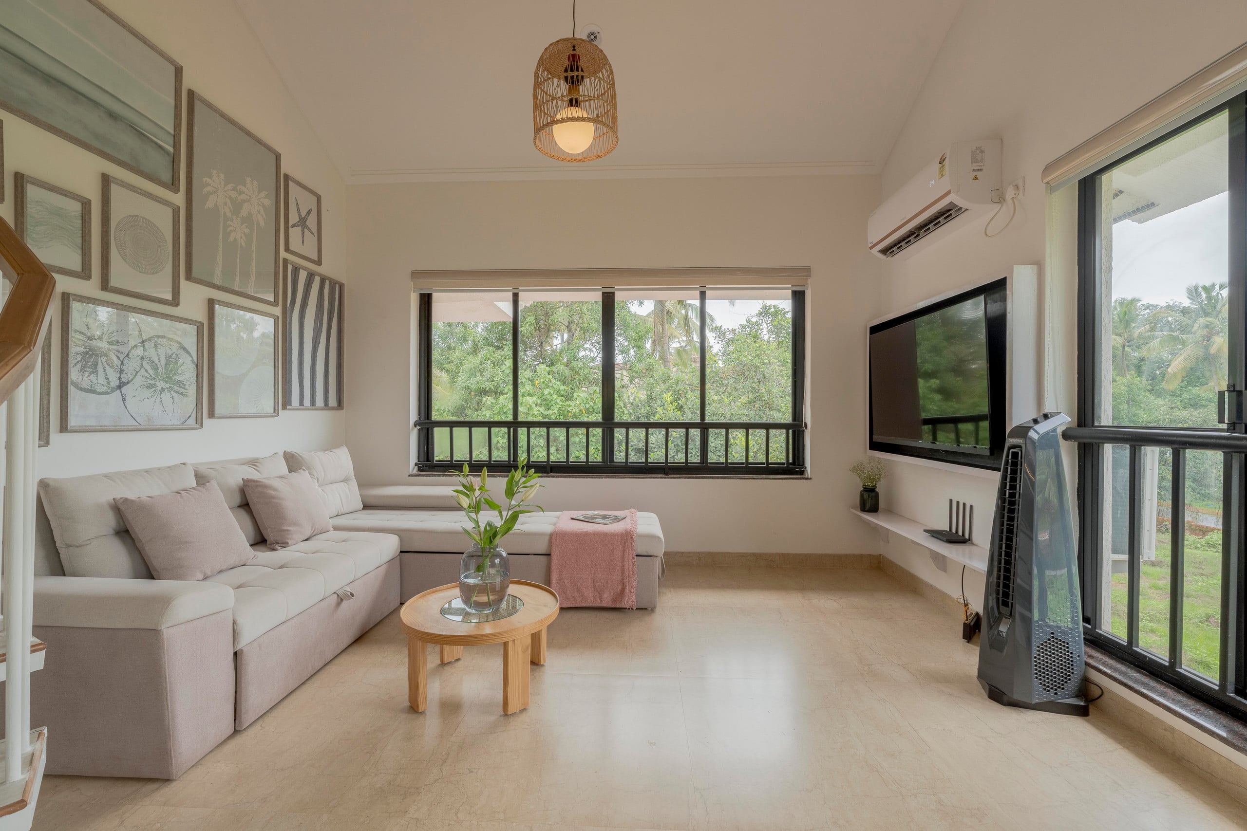 600 sq ft studio in the heart of Siolim with pool 12