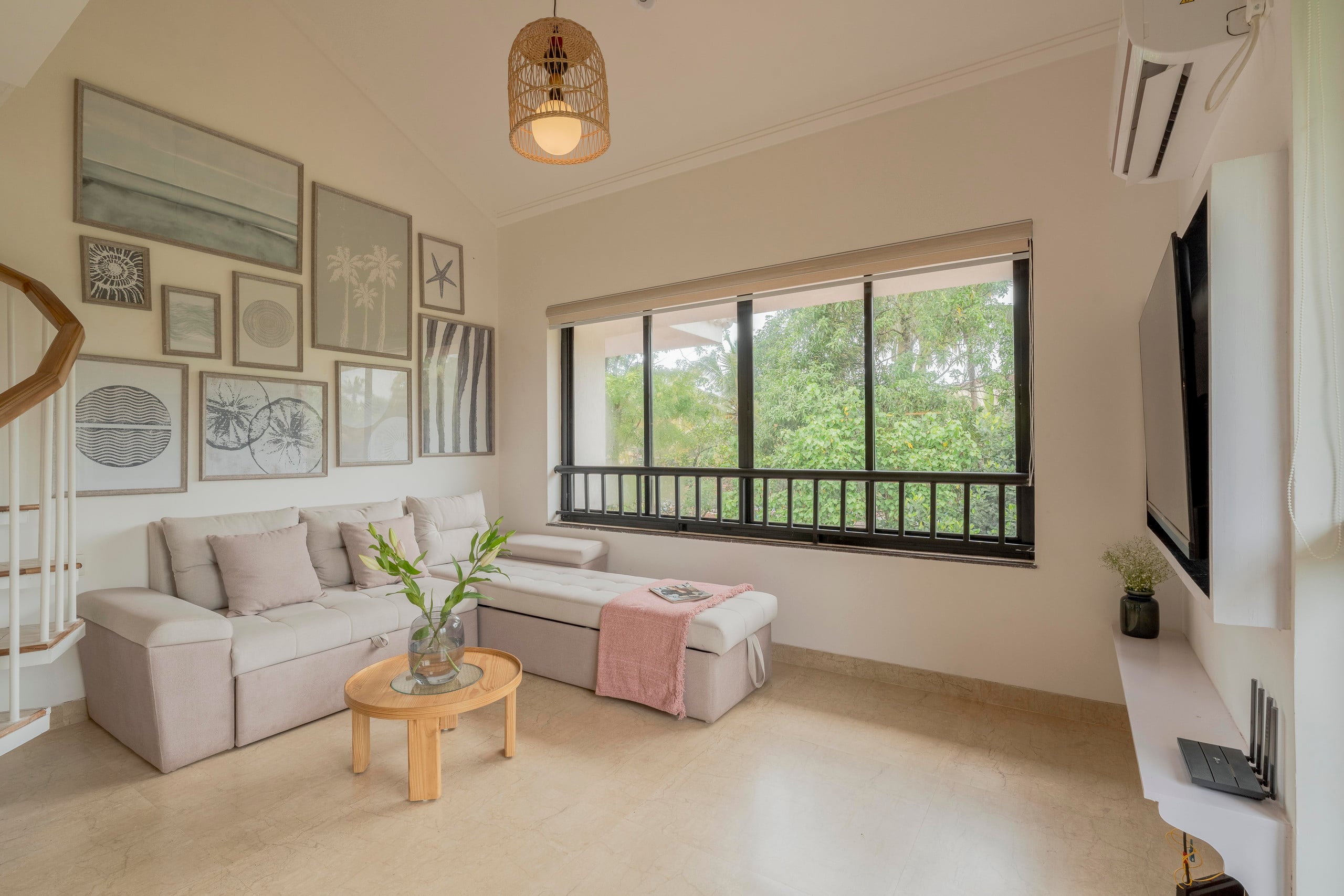 600 sq ft studio in the heart of Siolim with pool 11