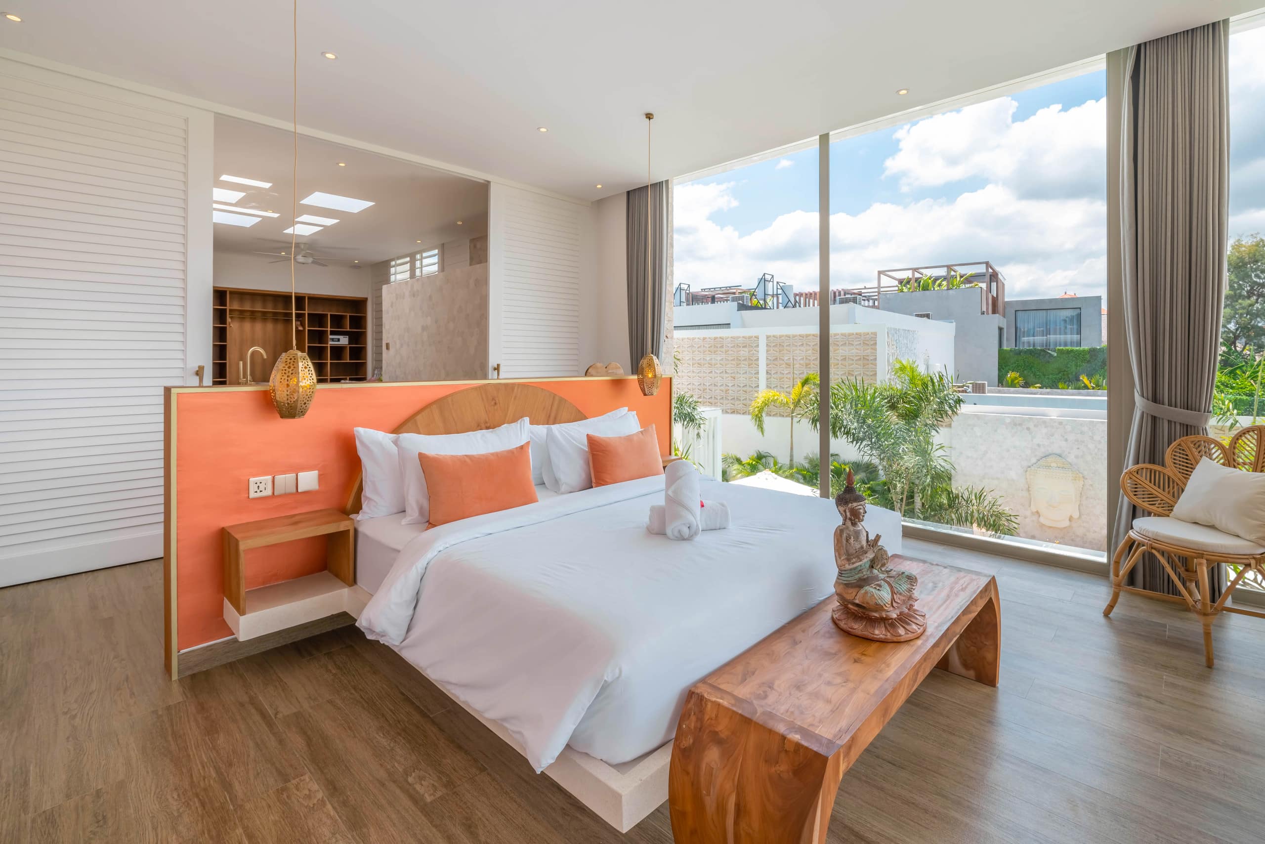 Luxurious New Designer Villa Next to the Beach — photo 2
