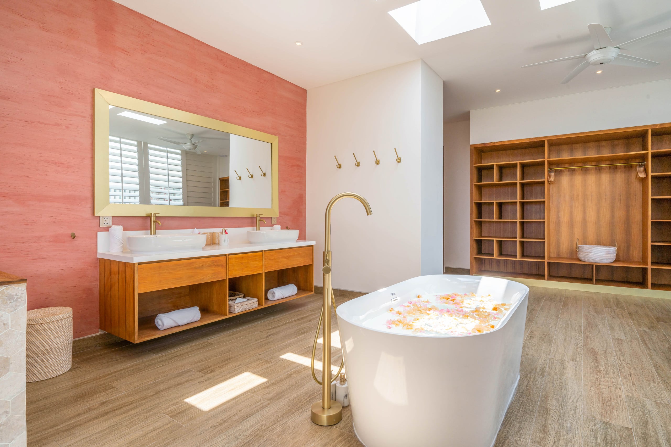 Luxurious New Designer Villa Next to the Beach — photo 4
