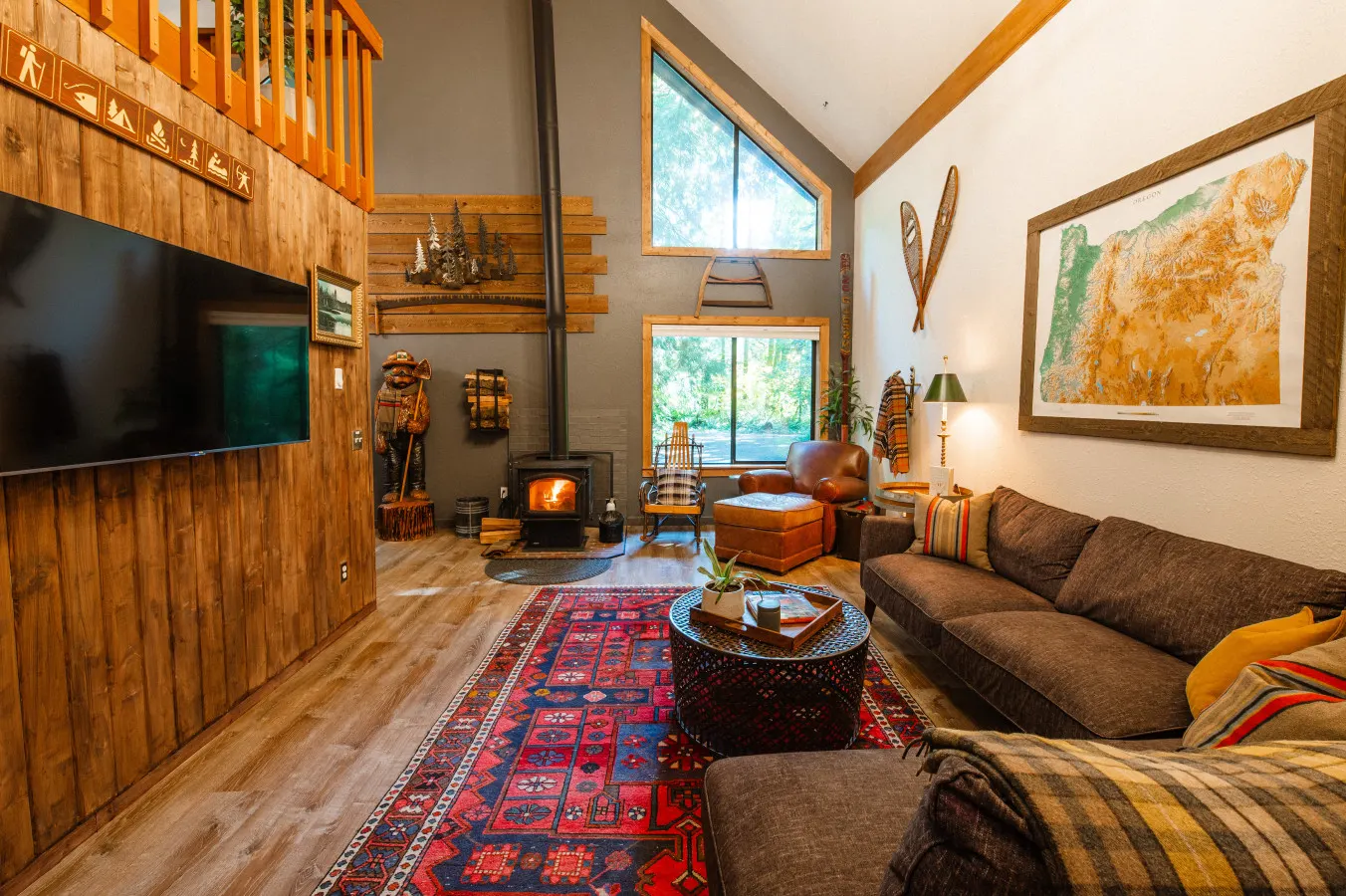 WILDWOOD BASECAMP: Hot Tub, 1.6 acres + BUNKHOUSE Lounge 10