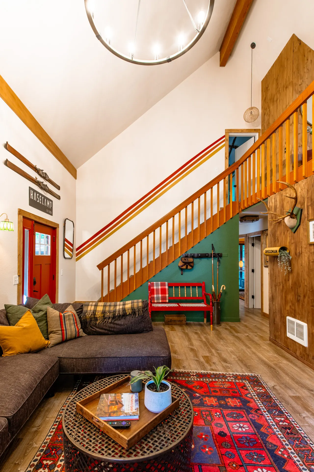 WILDWOOD BASECAMP: Hot Tub, 1.6 acres + BUNKHOUSE Lounge 14
