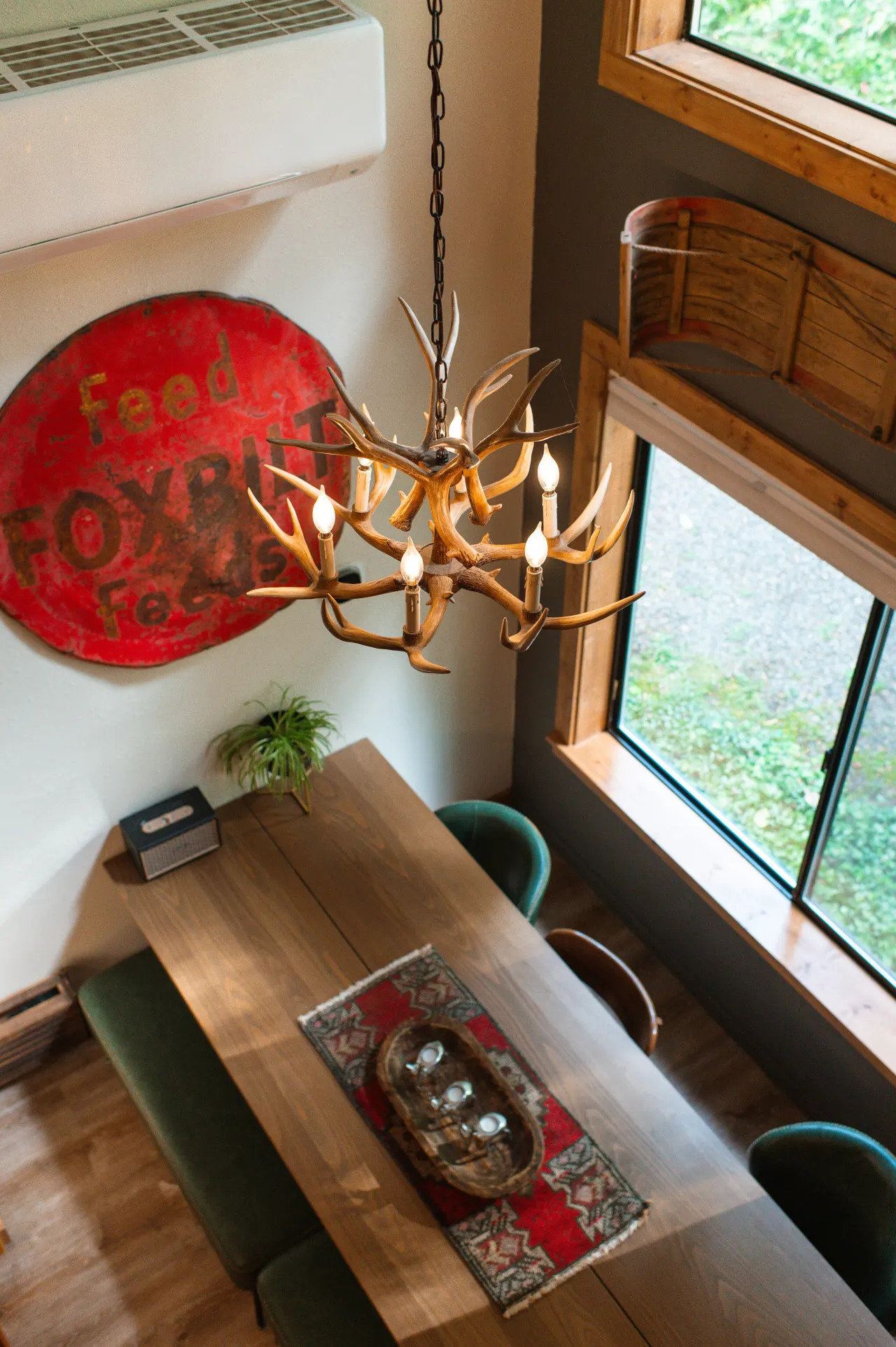 WILDWOOD BASECAMP: Hot Tub, 1.6 acres + BUNKHOUSE Lounge 16