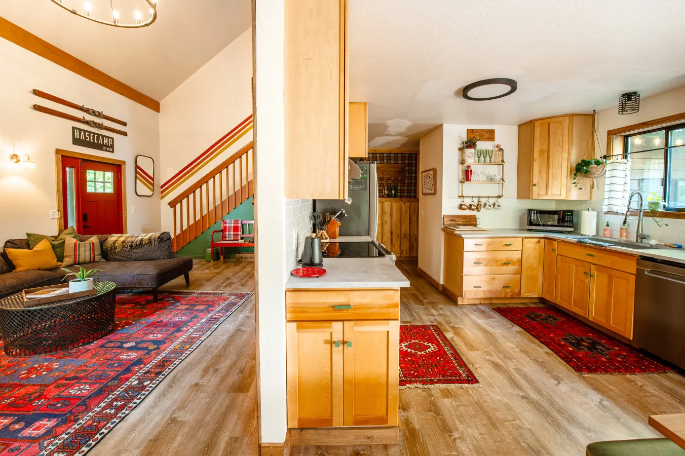 WILDWOOD BASECAMP: Hot Tub, 1.6 acres + BUNKHOUSE Lounge 19