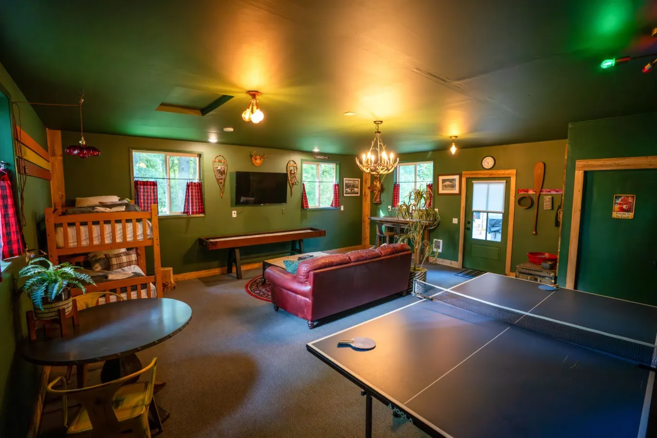 WILDWOOD BASECAMP: Hot Tub, 1.6 acres + BUNKHOUSE Lounge — photo 4