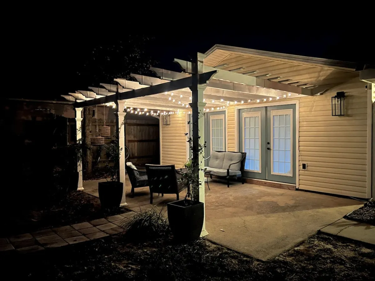 Fanta Sea ~ Beachy Game Nights, Hot Tub Soaks & Dog-Friendly Comfort 18