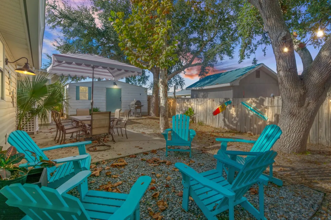 Fanta Sea ~ Beachy Game Nights, Hot Tub Soaks & Dog-Friendly Comfort 3