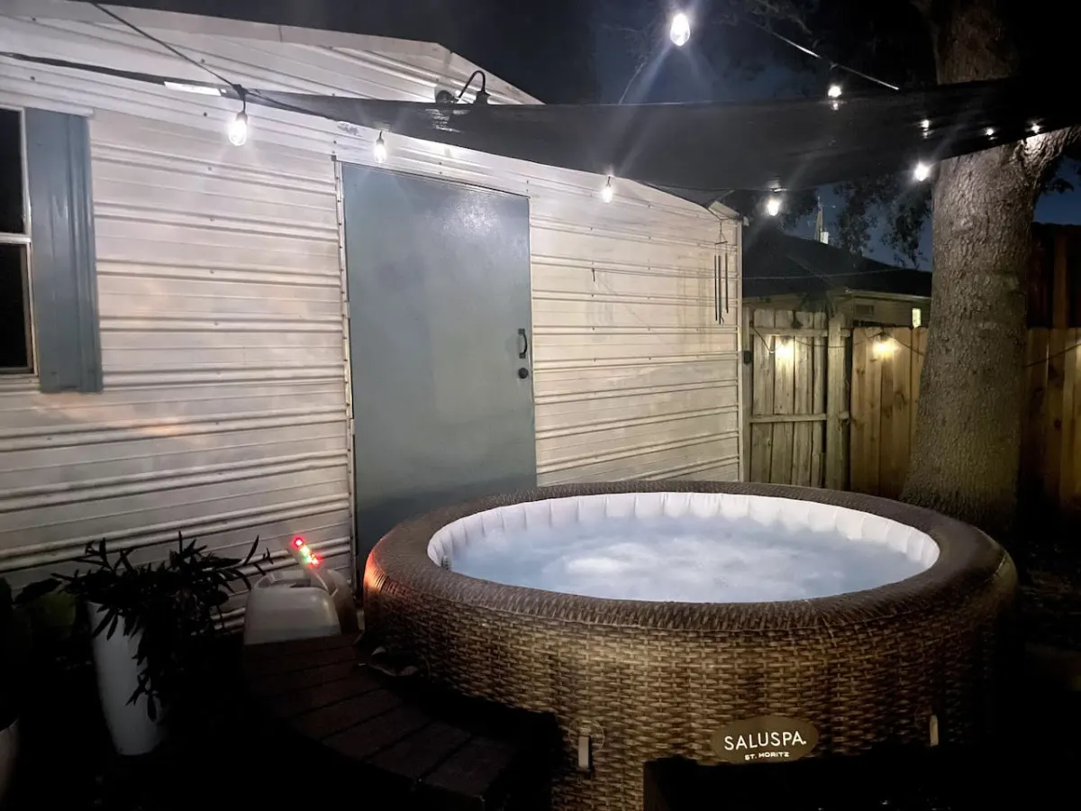 Fanta Sea ~ Beachy Game Nights, Hot Tub Soaks & Dog-Friendly Comfort 7