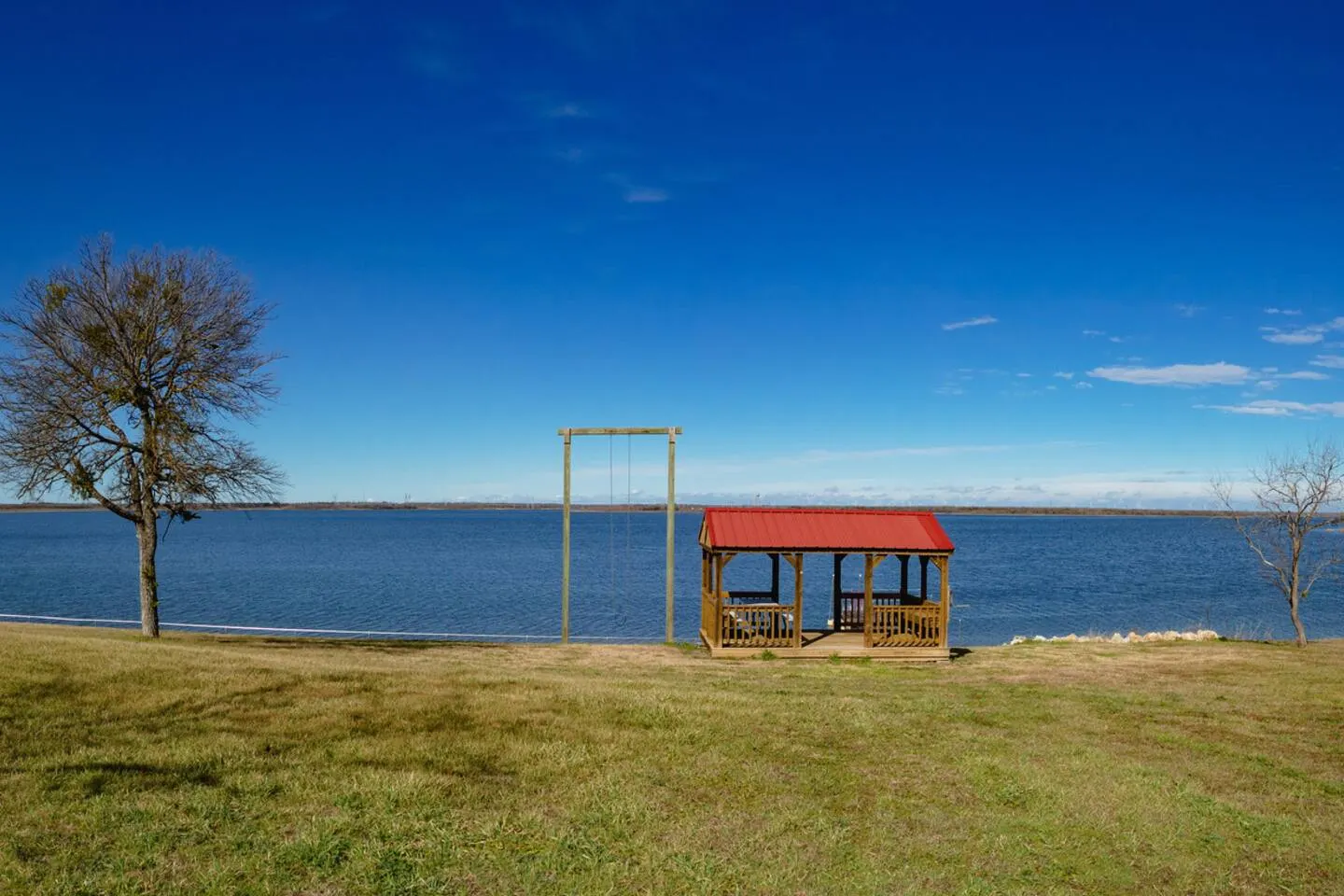 Lakefront Cottage 15 min Baylor/Magnolia/Downtown 12