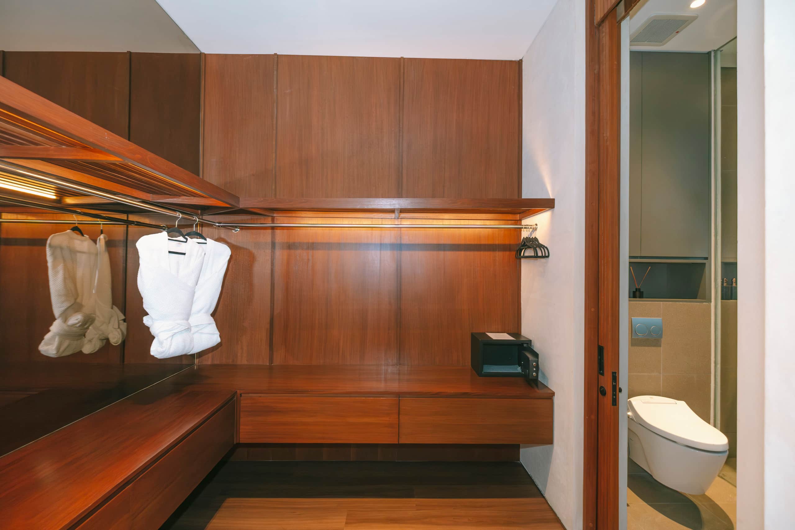 Akashi Residence: 6-Bedroom, Slide, Ice Bath & Gym — photo 4