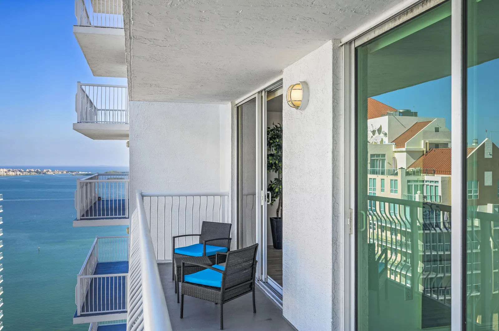 High Floor Unit Located in Brickell - Free Parking 16