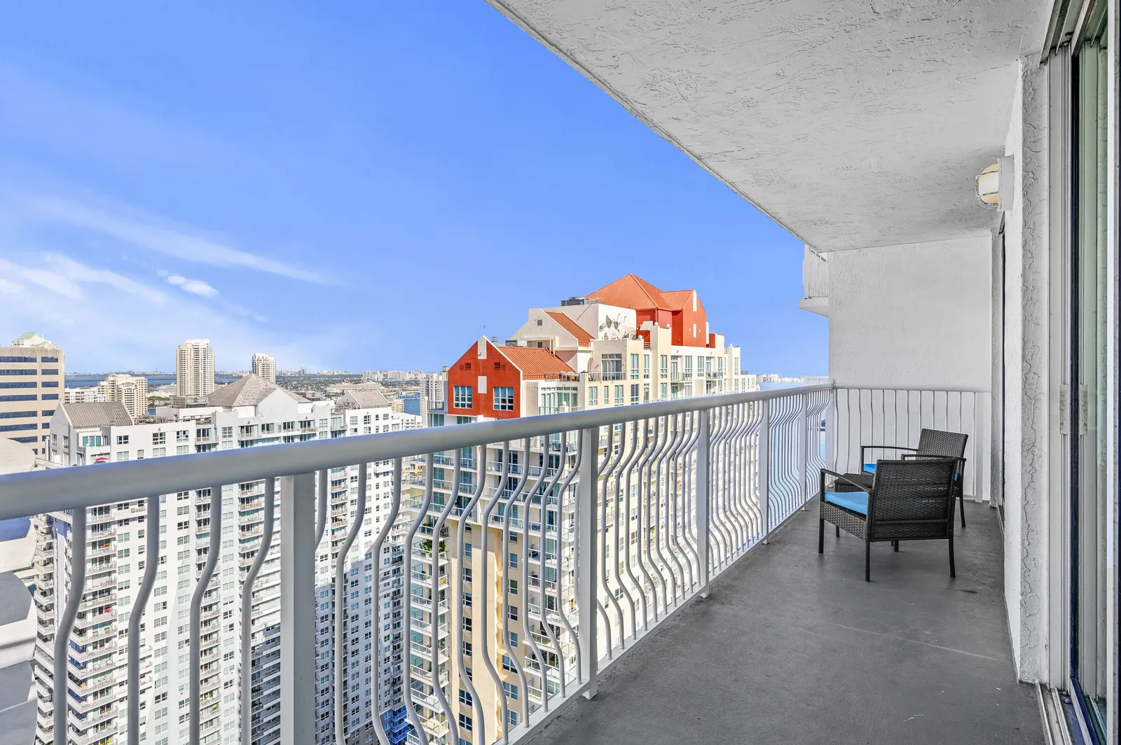 High Floor Unit Located in Brickell - Free Parking 17