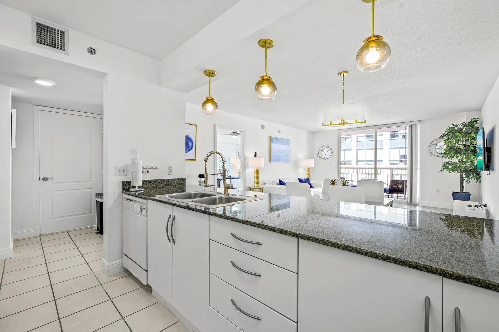 High Floor Unit Located in Brickell - Free Parking 8