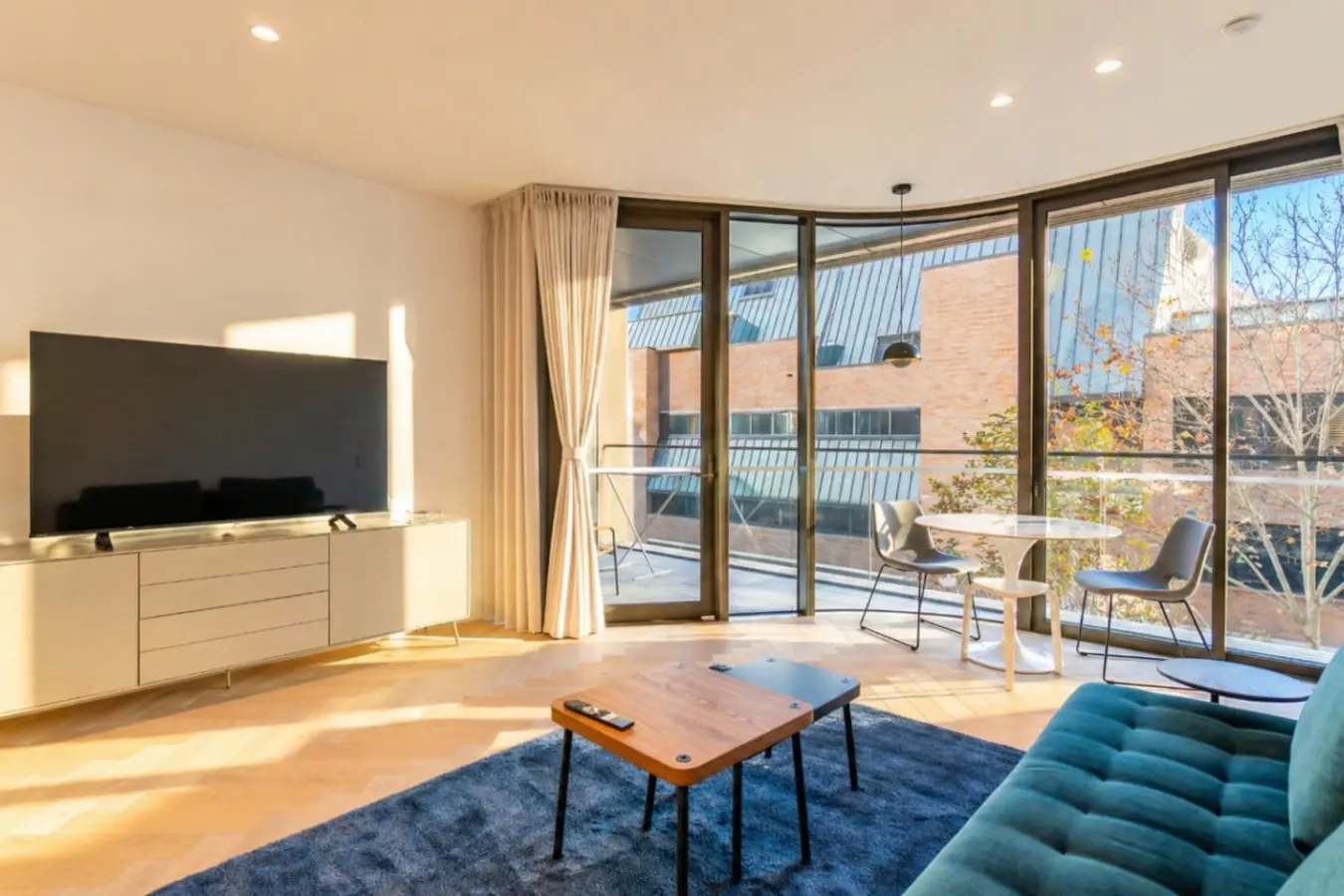 The Rocks 1BR + Workspace | Bridge View & Balcony — photo 4