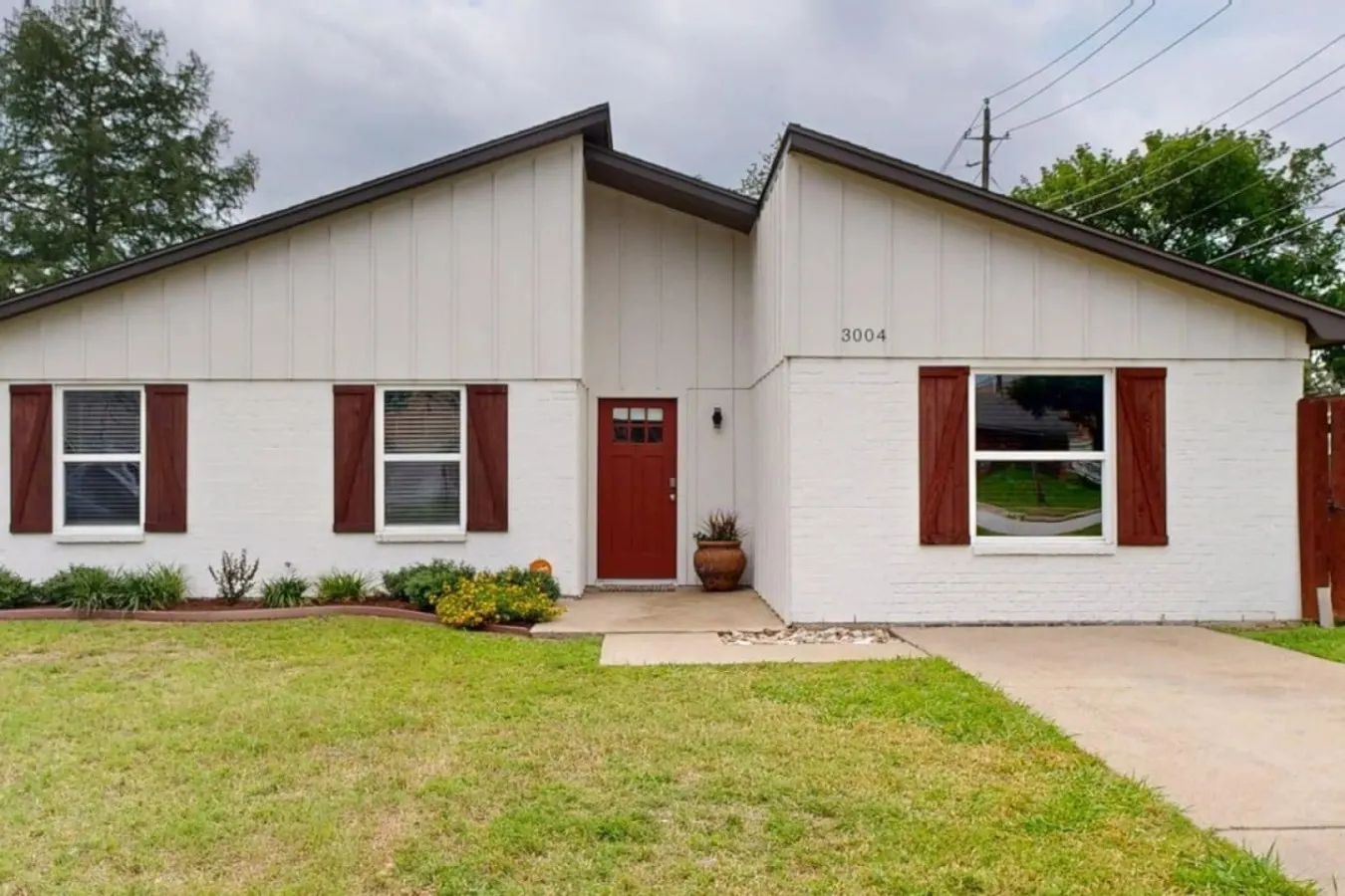 Red Robin House: 2 Living Rooms + PlayStation 3