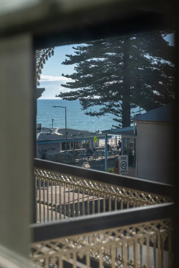 Aqua by the Sea - Beachfront with Pool & Gym 16