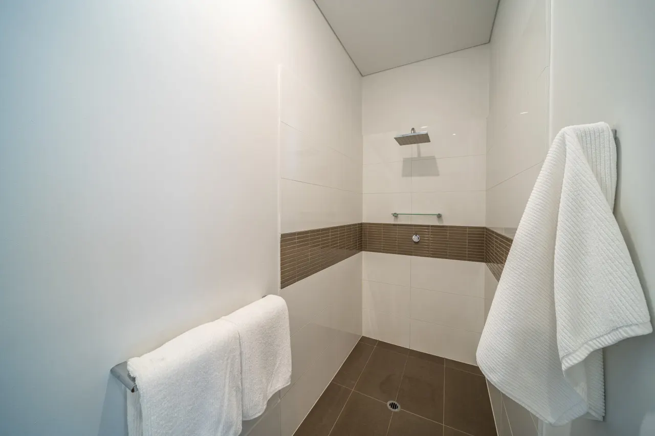 Aqua by the Sea - Beachfront with Pool & Gym 18