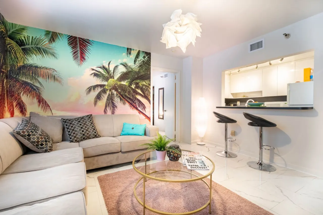 South Beach - 1 Min to Beach - King Bed 3