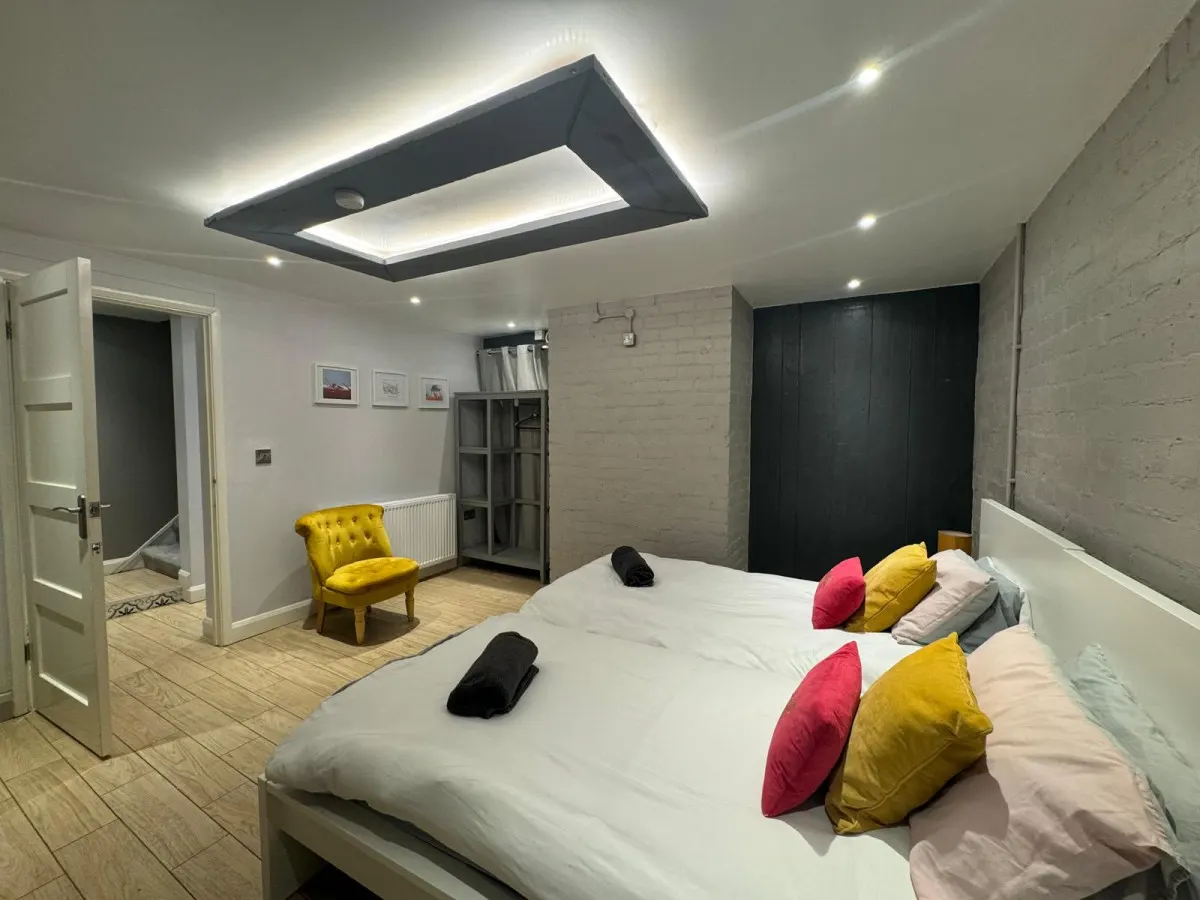 Beautiful Harborough Avenue - 6 Bed House — photo 2