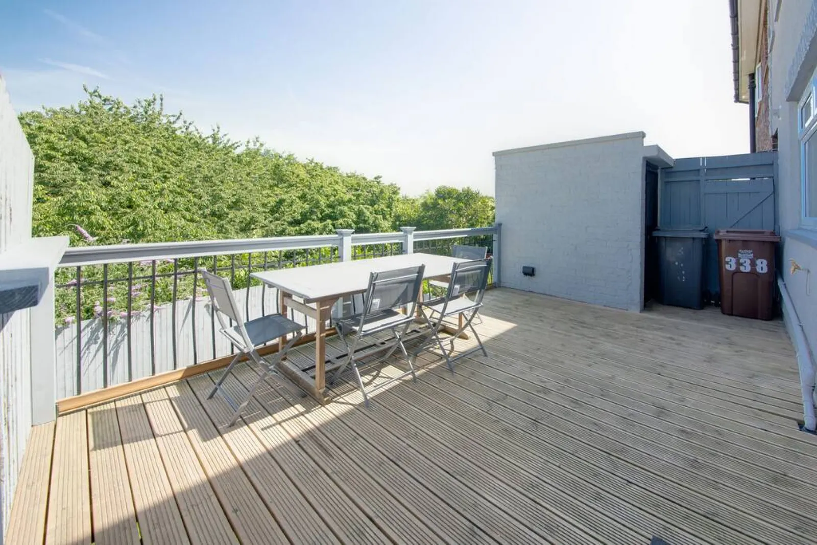 Beautiful Harborough Avenue - 6 Bed House 9