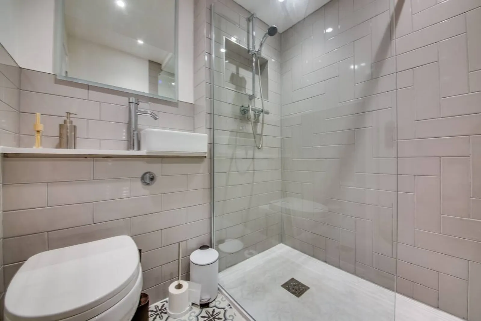 Beautiful Harborough Avenue - 6 Bed House 18