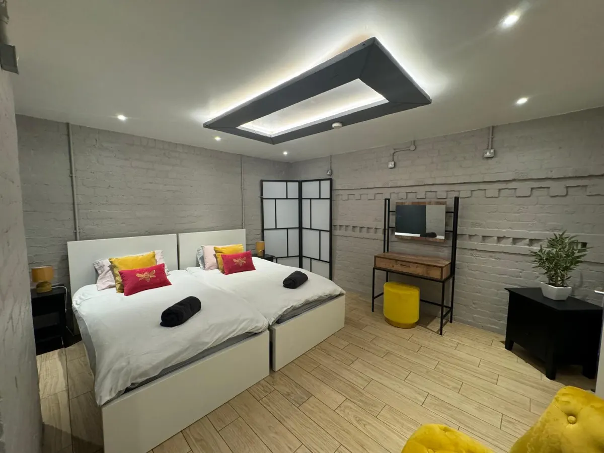 Beautiful Harborough Avenue - 6 Bed House — photo 4