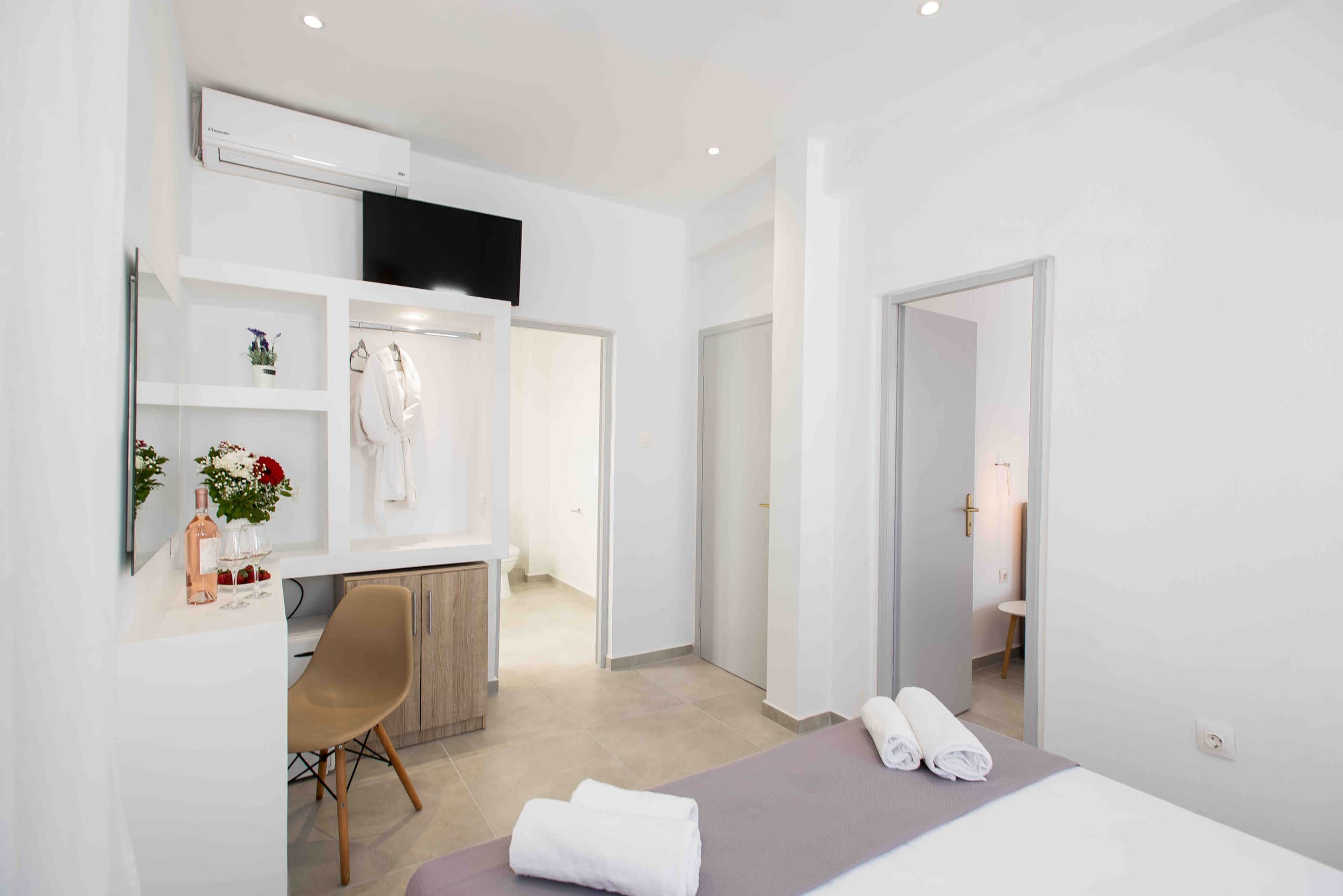 Myconian Little Venice Grand Suite with Sea View 10