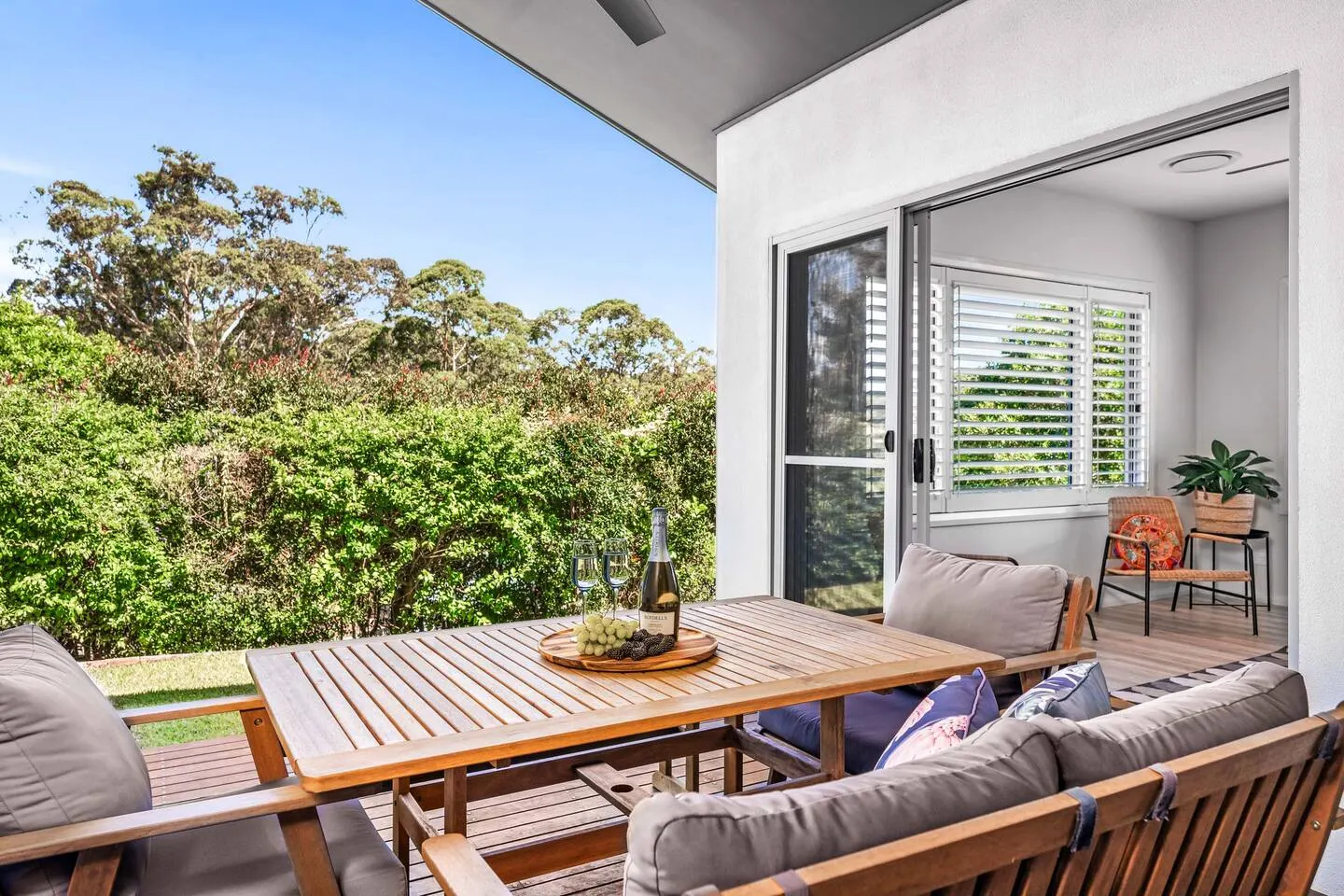 Jacaranda - Tranquil Retreat - Near Glenrock & CBD 14