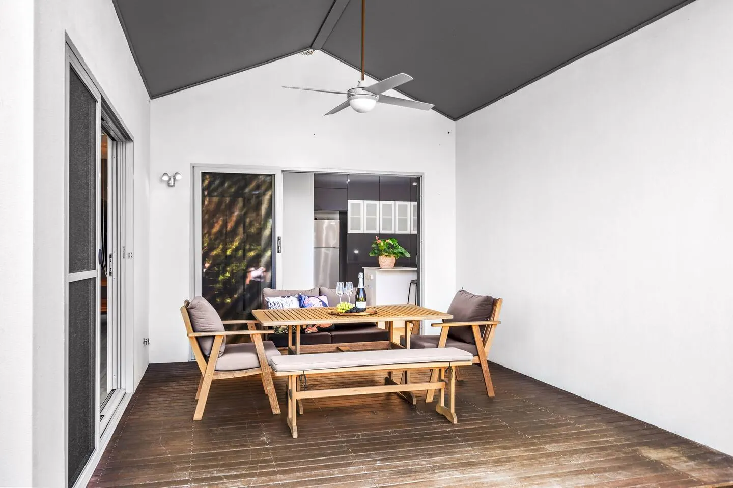 Jacaranda - Tranquil Retreat - Near Glenrock & CBD 20