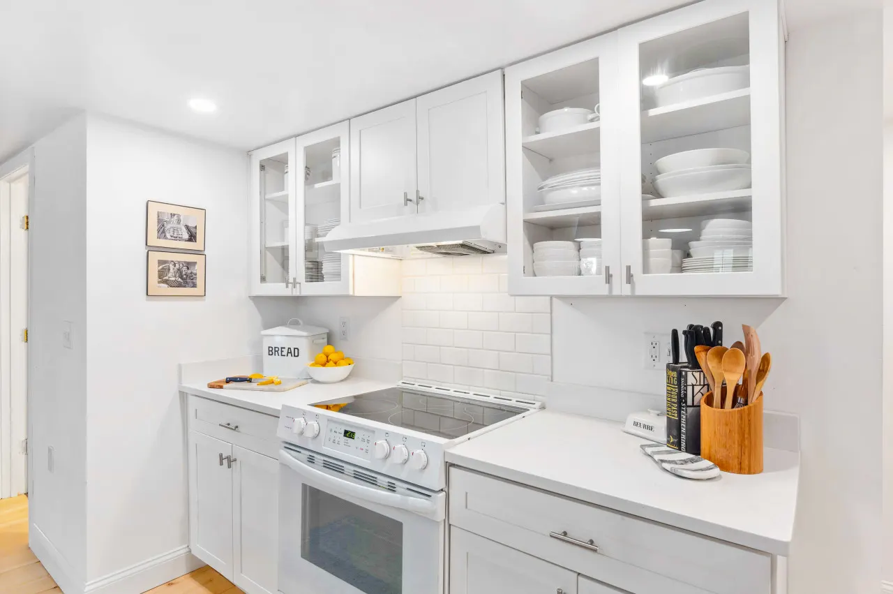 Location & Light! 3 Bed right in N.Conway Village 12