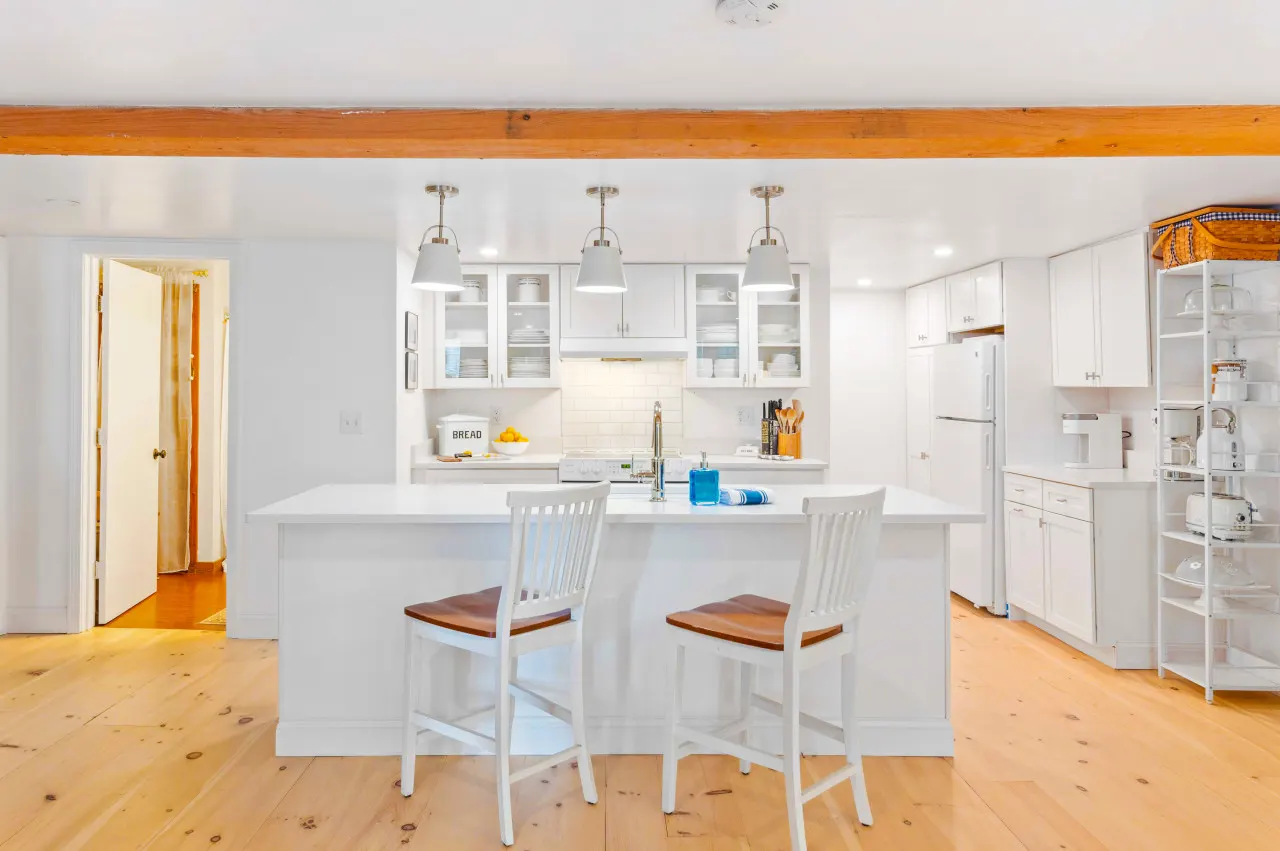 Location & Light! 3 Bed right in N.Conway Village 13