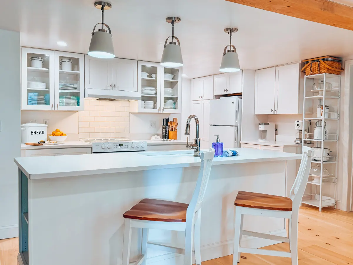 Location & Light! 3 Bed right in N.Conway Village 15