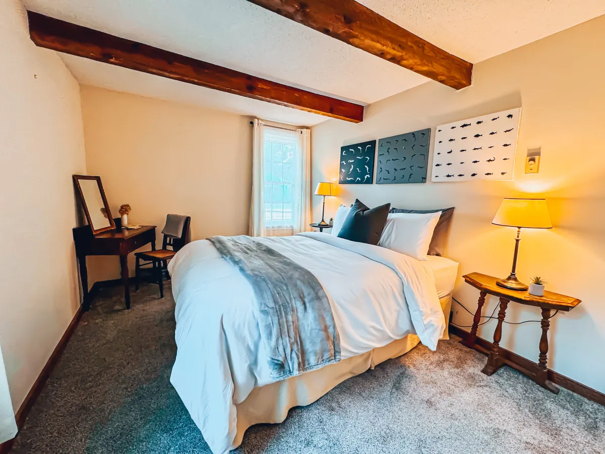 Location & Light! 3 Bed right in N.Conway Village 5