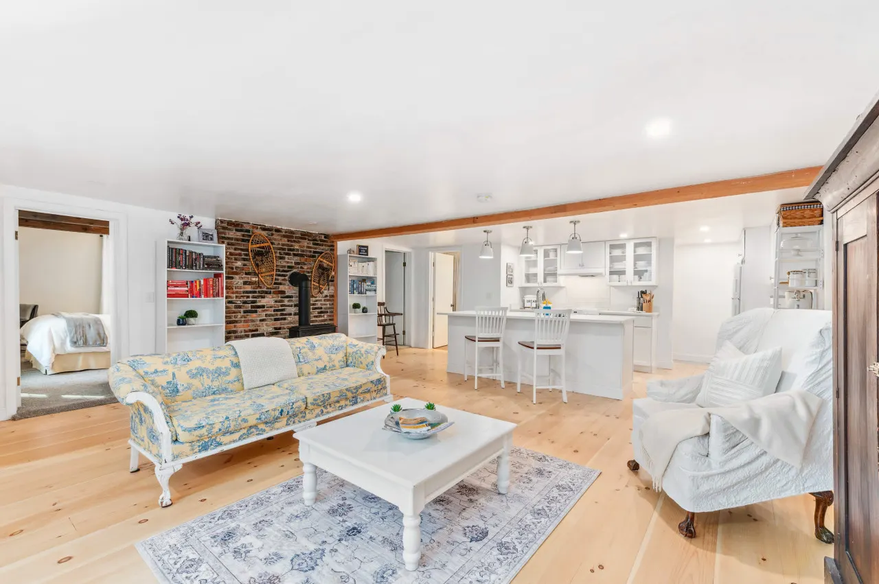 Location & Light! 3 Bed right in N.Conway Village 7