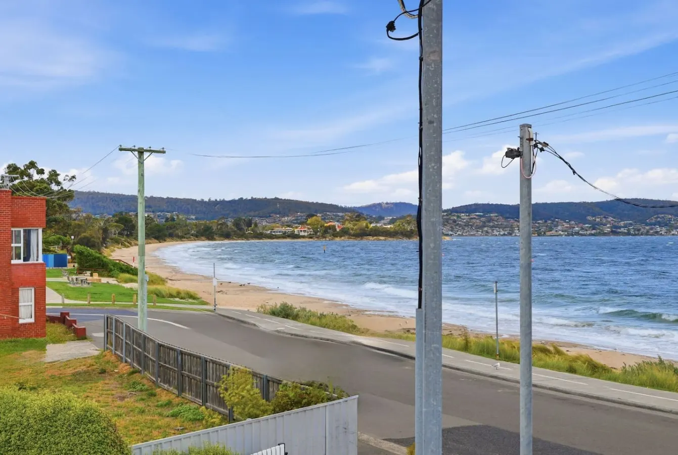 Beachfront Beauty Bellerive 19