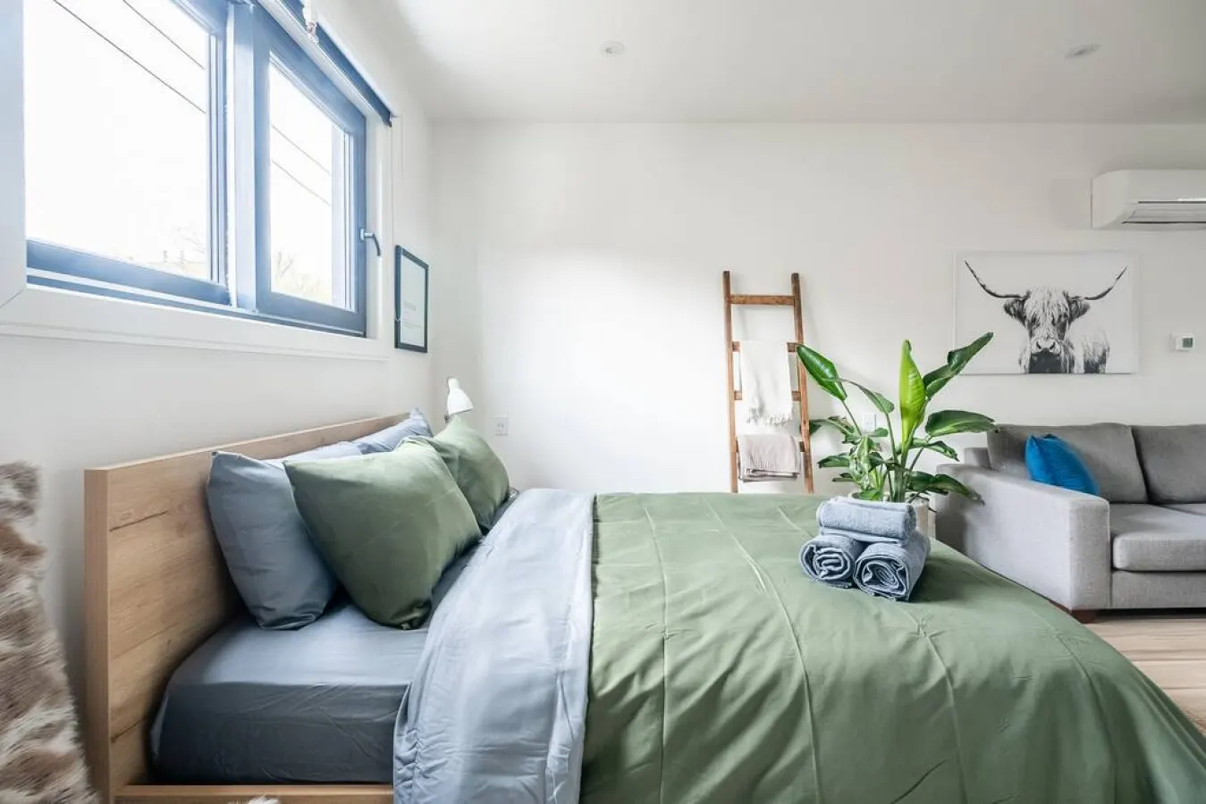 Designer Studio Prime Location Modern Design 13