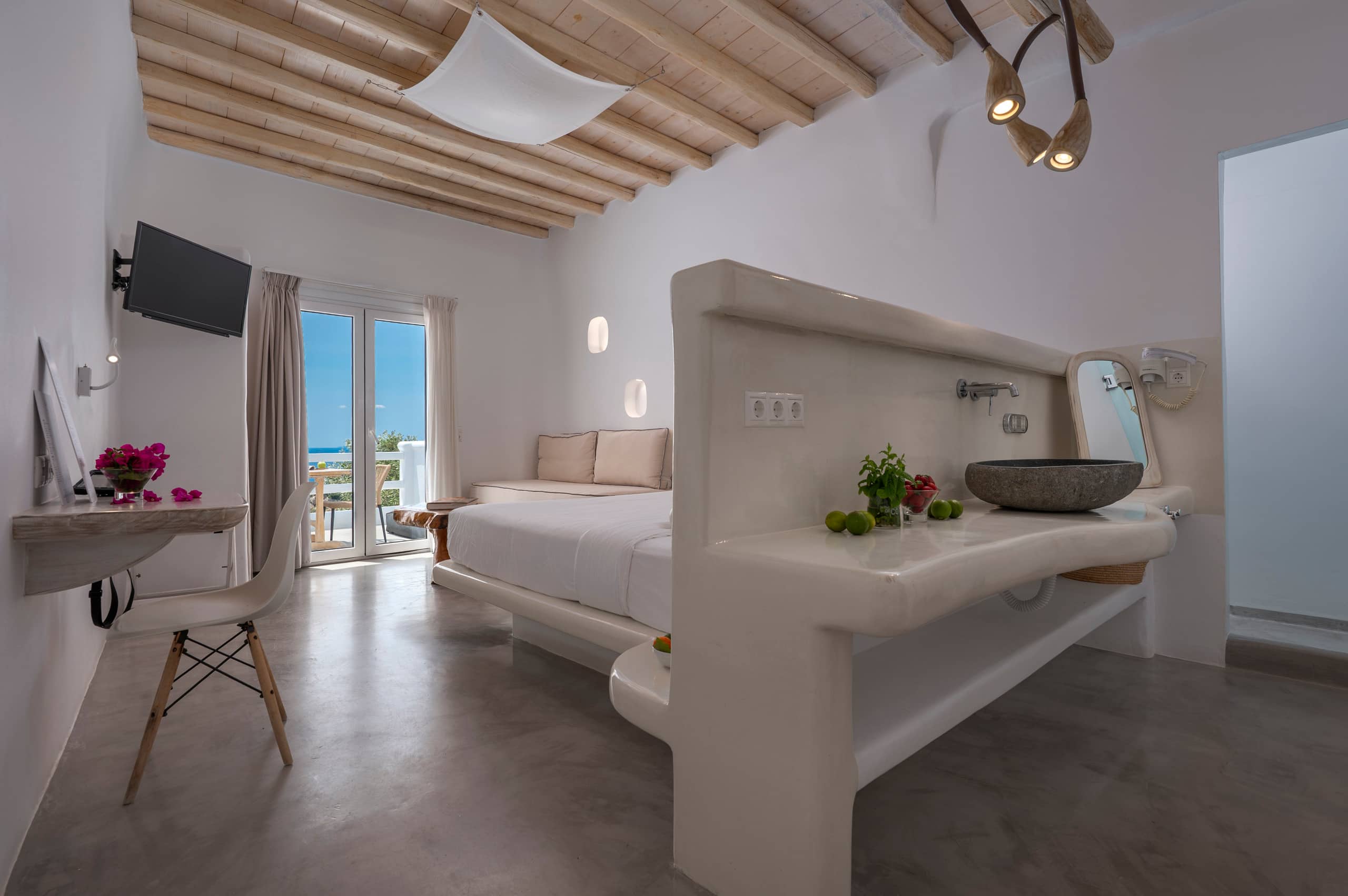 Sea View Suite with Balcony | Flaskos Suites — photo 5