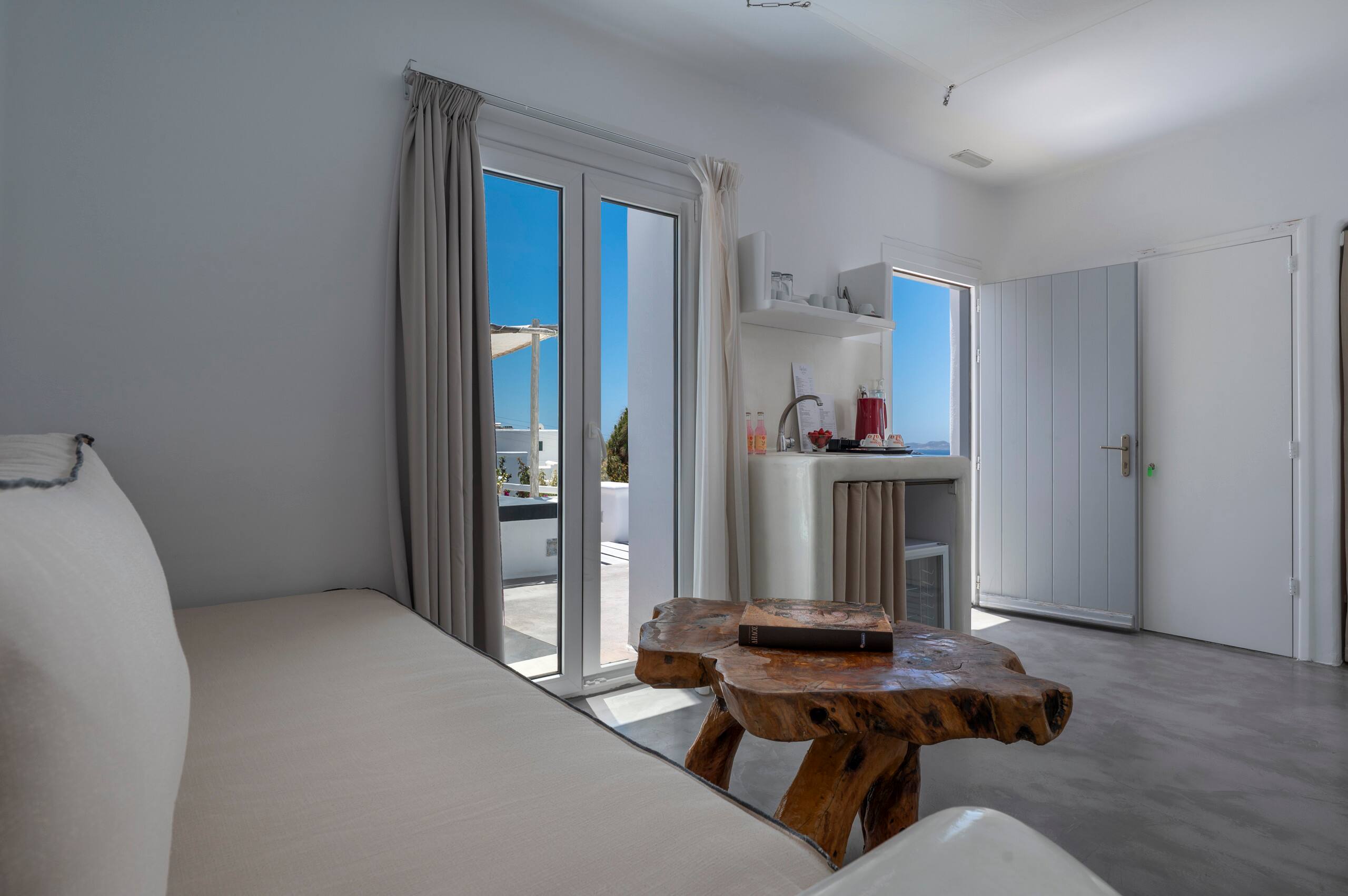 Sea View Suite with Balcony | Flaskos Suites 13