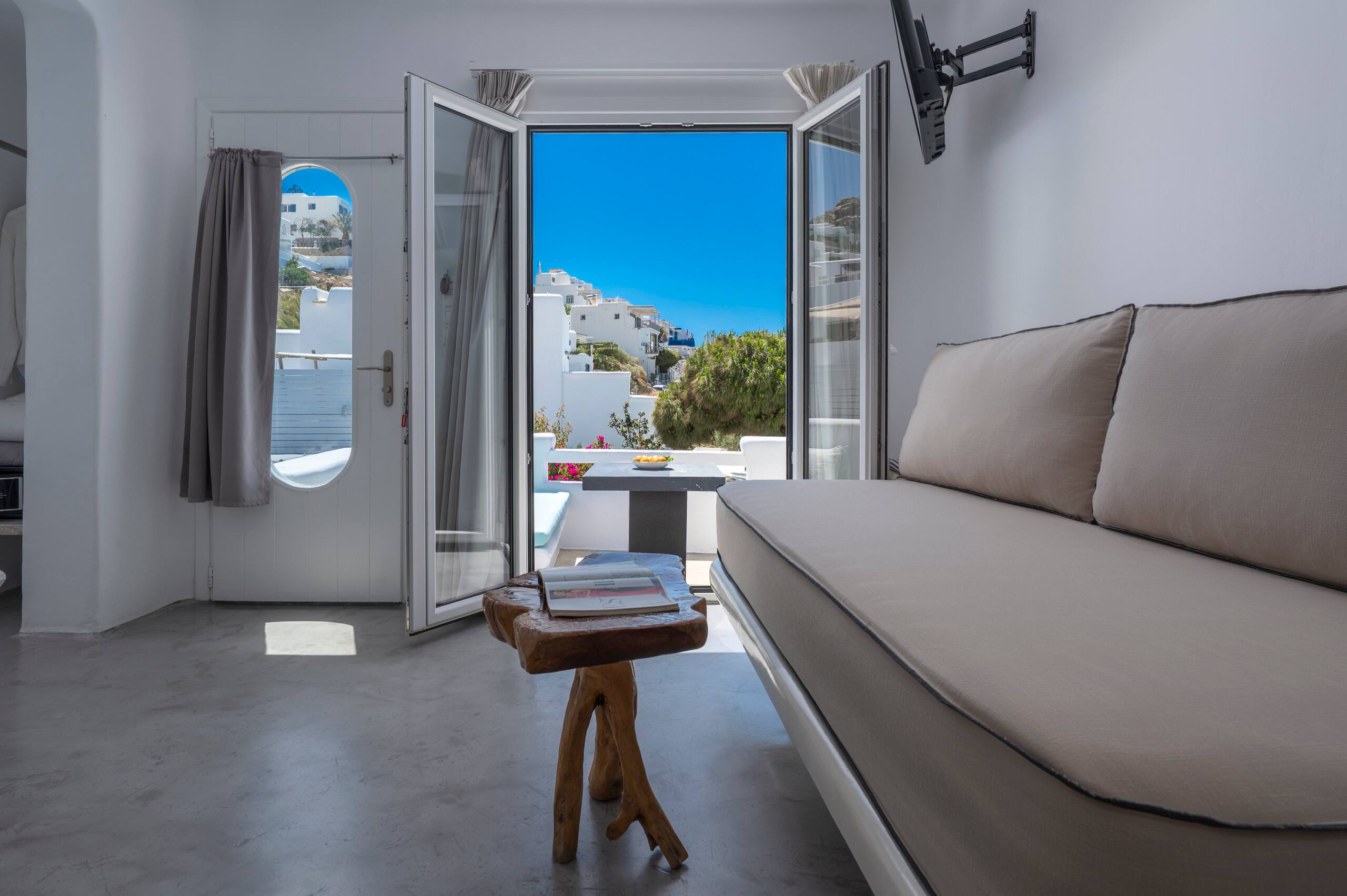Sea View Suite with Balcony | Flaskos Suites 10