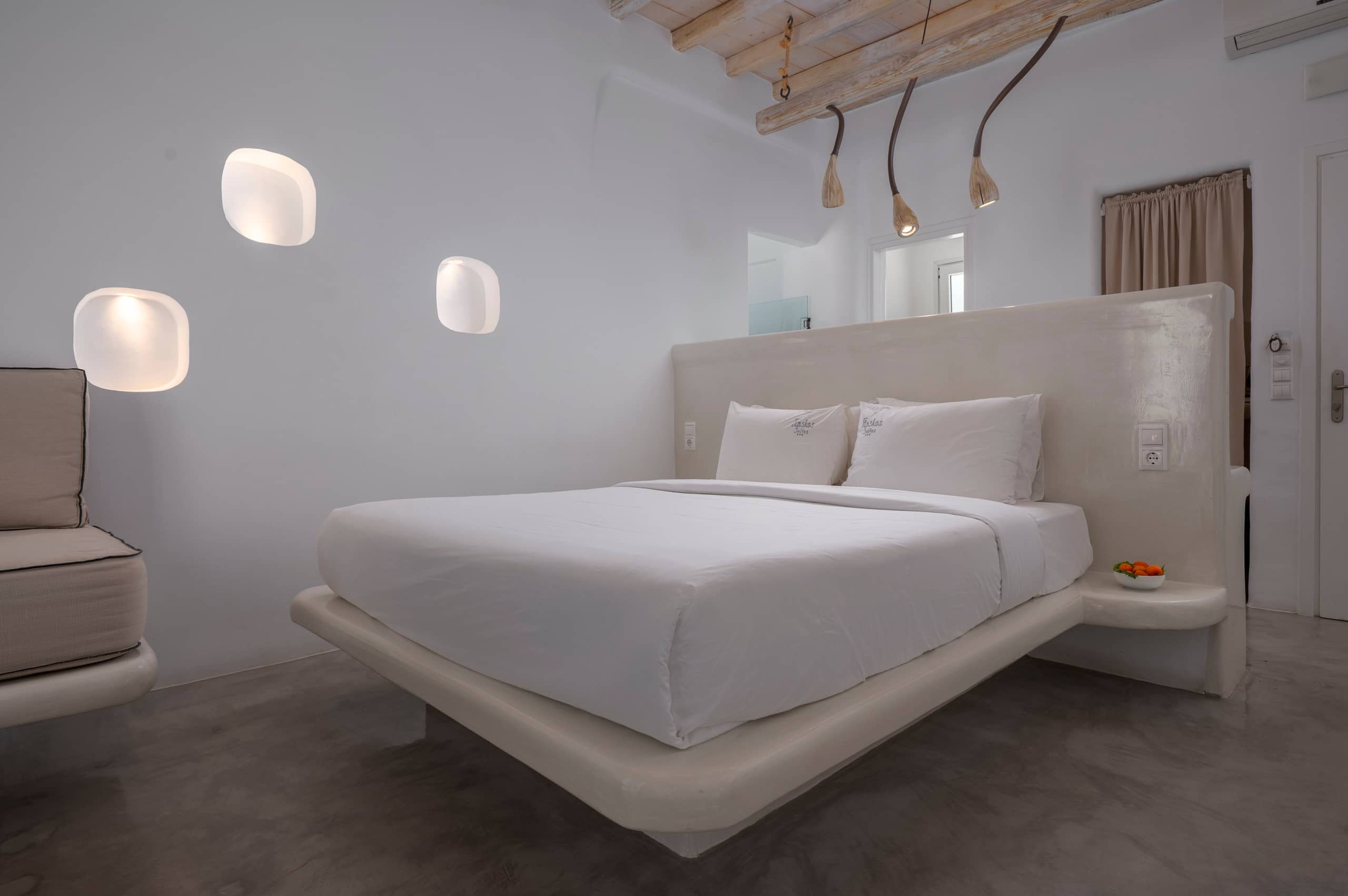 Sea View Suite with Balcony | Flaskos Suites — photo 4