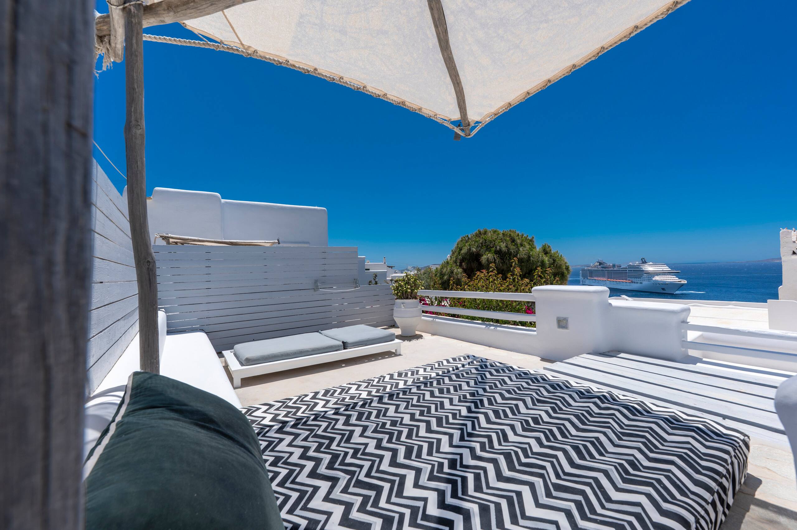 Sea View Suite with Balcony | Flaskos Suites 22